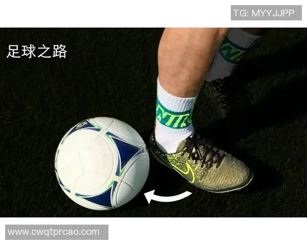 提升足球技巧必看精彩垫球视频教学助你轻松掌握基础与进阶技巧