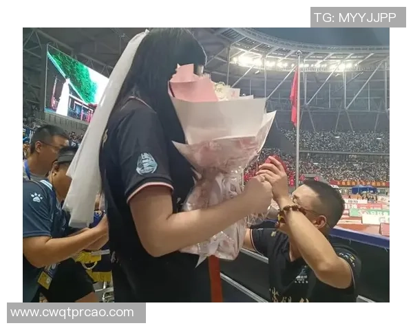 足球女超模:在绿茵场上绽放魅力与风采的女性力量 足球女超模:在绿茵场上绽放魅力与风采的女性力量