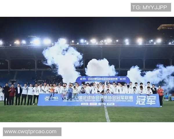 足球类奖品盛典揭晓最具人气球星与球队的荣耀与梦想